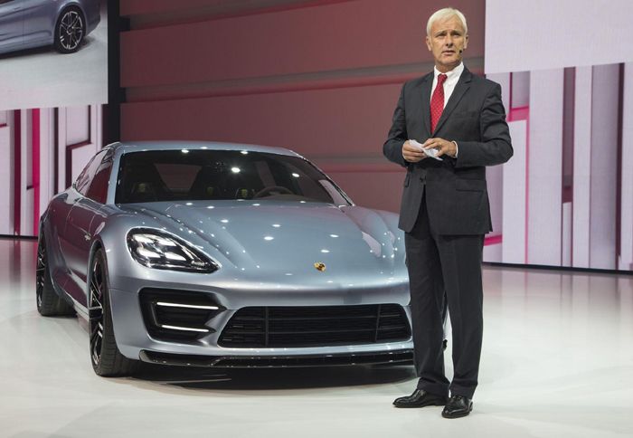 Σχεδιασμένο για να δώσει το στίγμα της επόμενης μέρας της Porsche, το εντυπωσιακό πρωτότυπο, που αποτελεί την έκπληξη των Γερμανών στο Παρίσι.
